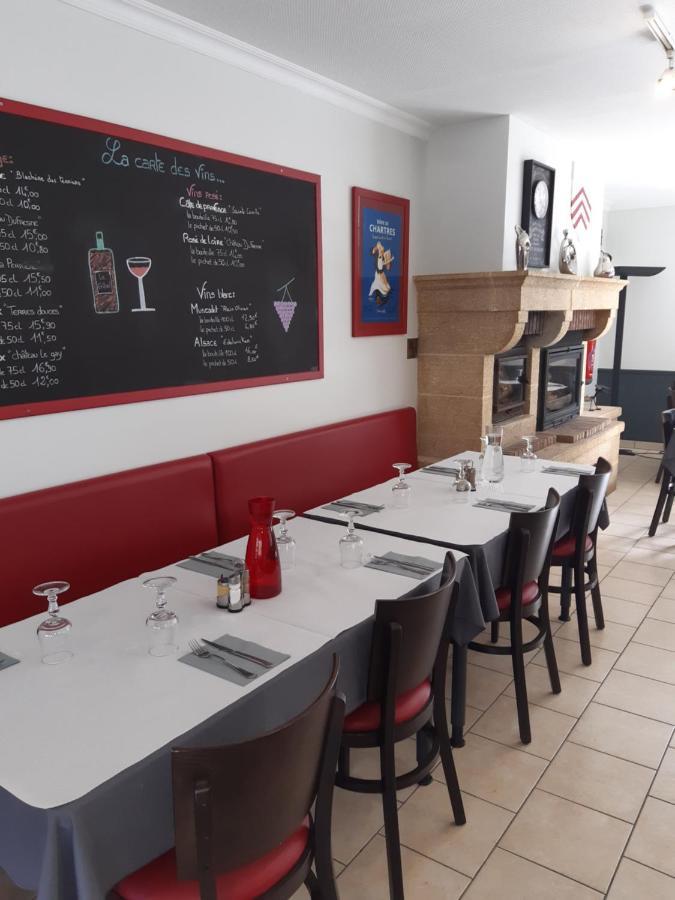 Hotel Restaurant Le Gibet Val-au-Perche Extérieur photo