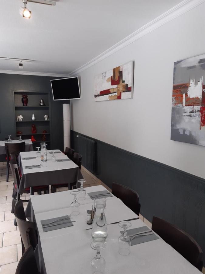 Hotel Restaurant Le Gibet Val-au-Perche Extérieur photo